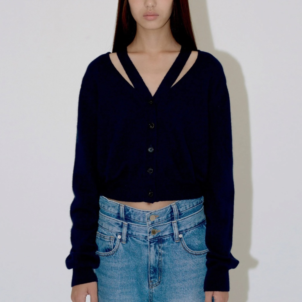 Diagonal slit v neck cardigan
